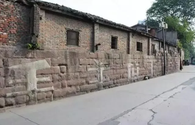 四川有座冷门古城，它的古城墙堪称国