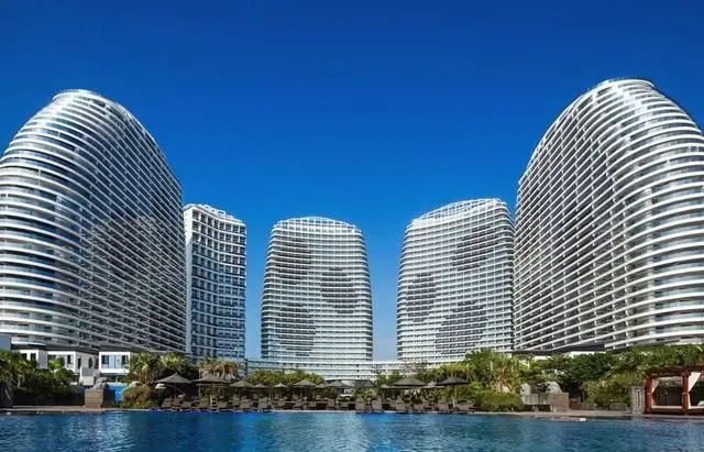 广东6星“小迪拜”酒店放大招，两日游含自助早餐+温泉，关键便宜