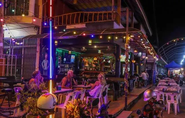 兰塔夜市，食物令人垂涎欲滴，体验泰国