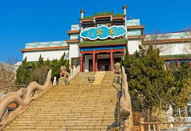 山东威海西北山路尽头，有座神秘建筑，曾是一代威海人的童年阴影