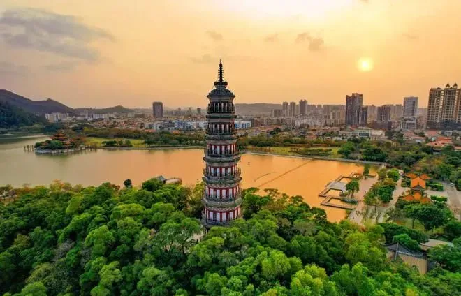 亚洲第一牌坊，佛山顺德顺峰山公园牌