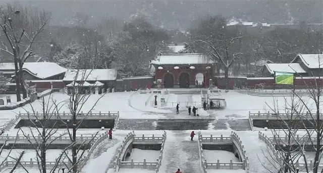 下雪后的西山，美得如此彻底