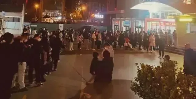 多地学校停课，医院爆满，抢药潮又来：这