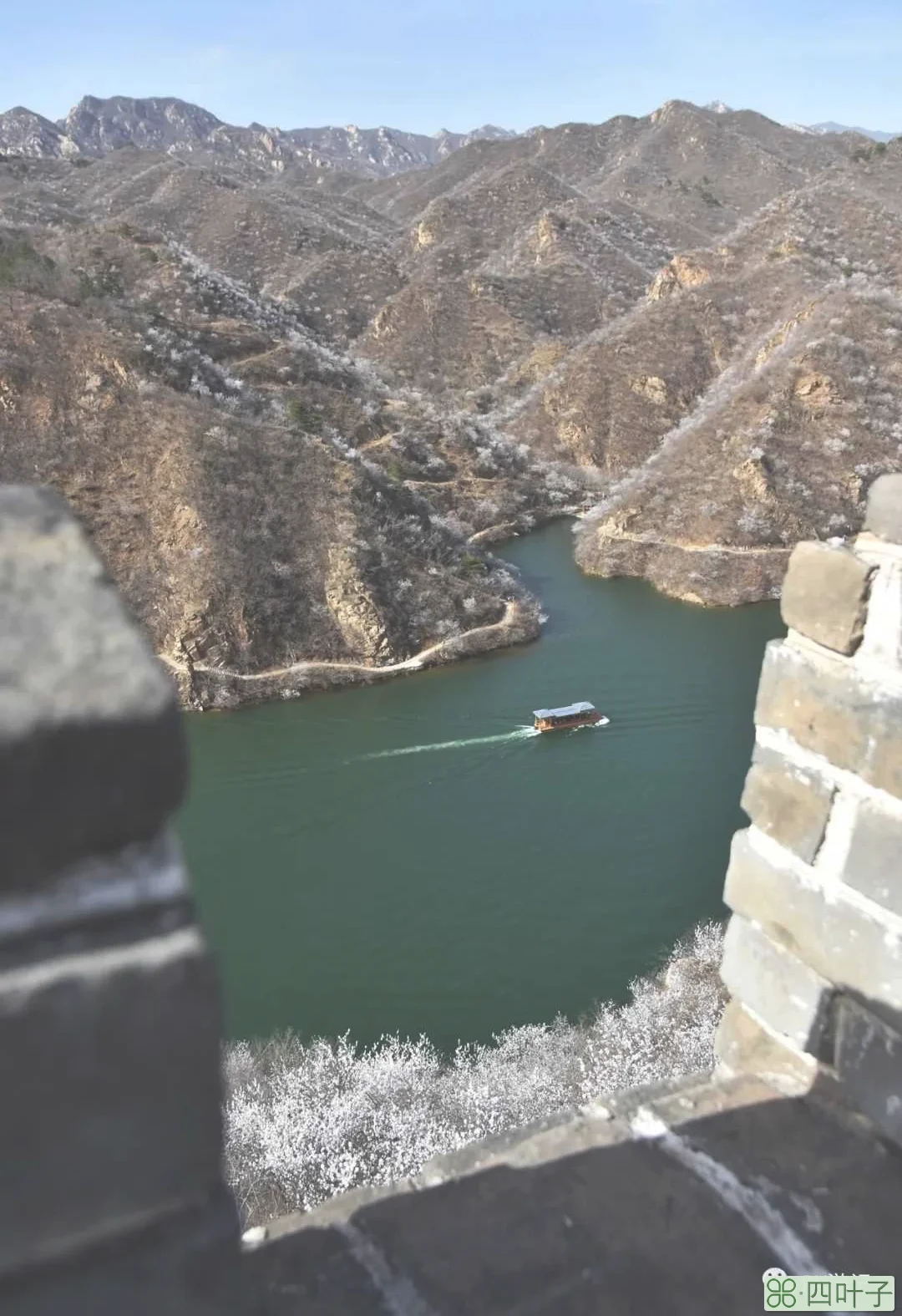 北京：山花烂漫水长城