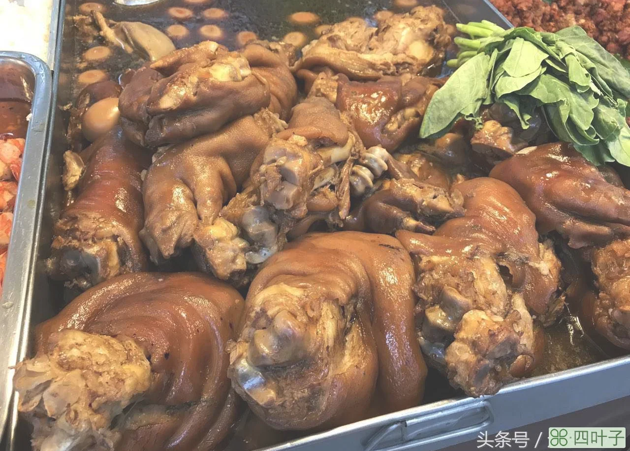 泰国芭提雅美食推荐(大肘子,烤鸡,八宝饭,素炒面,炭烤饼)插图(2)