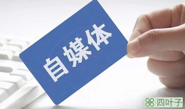 唉！唉！为了拍摄短视频，两女生强行走过漫水桥，双双落入洪水