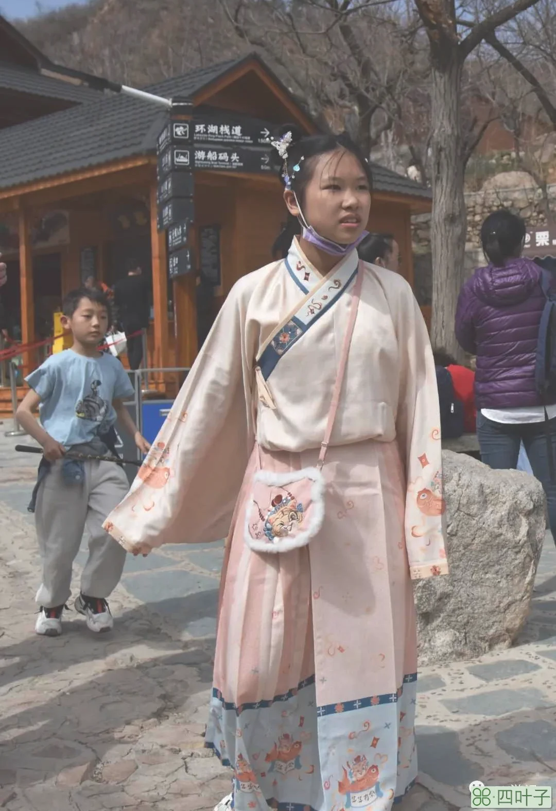 北京：山花烂漫水长城