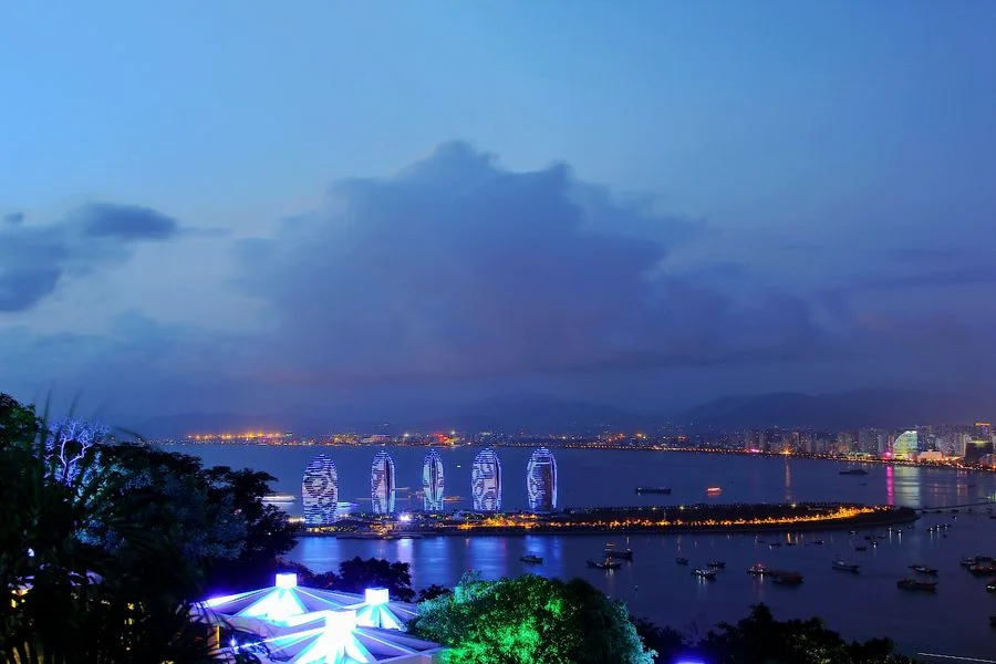 海南三亚湾是哪个区