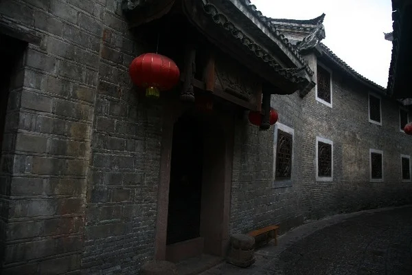 凤凰古城在长沙哪里