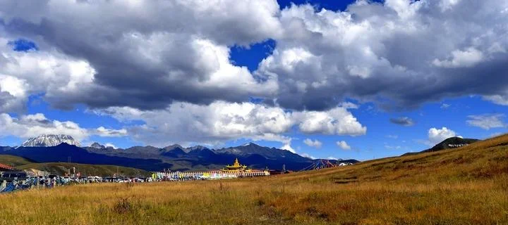 离四川最近的草原旅游景点