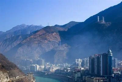 泸定县城海拔多少米