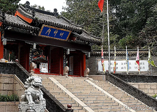 鞍山景点:岫岩财神庙