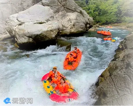 黔南荔波水春河漂流
