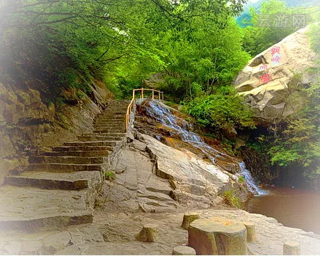 平山黑山大峡谷