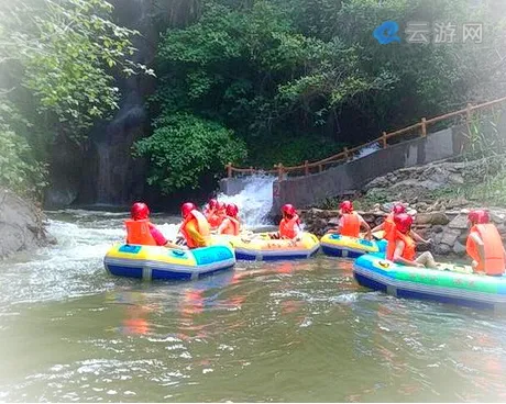 南雄泉水谷漂流度假村
