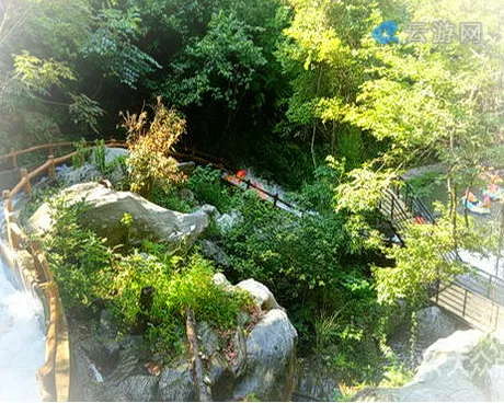 南雄泉水谷漂流度假村