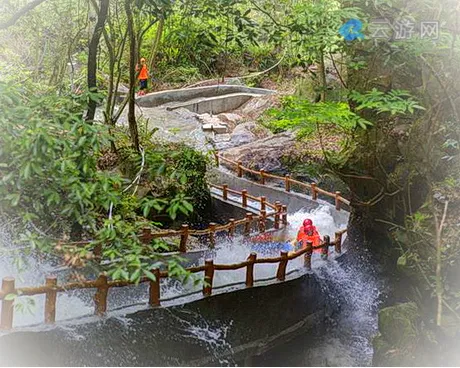 南雄泉水谷漂流度假村