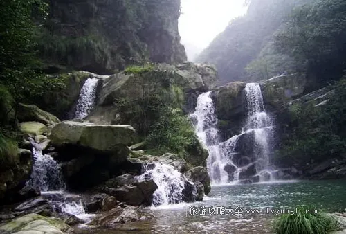 庐山碧龙潭瀑布