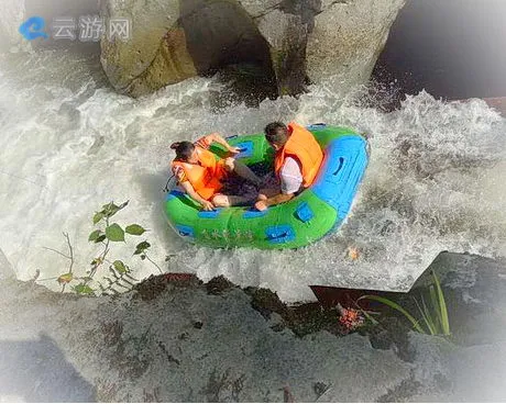 涟源飞水漂流景区