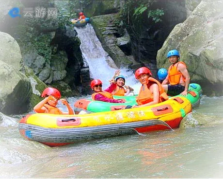 涟源飞水漂流景区