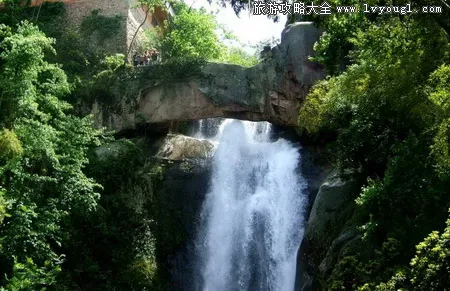 天台山石梁飞瀑