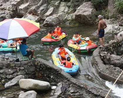安吉深溪峡谷漂流