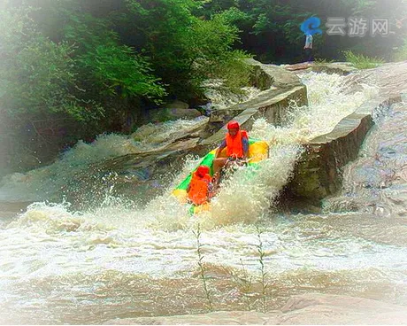 罗田进士河漂流景区