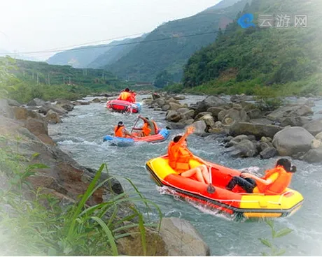 奉化岩头古村漂流景区