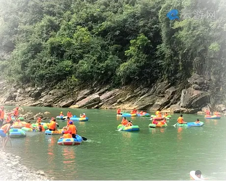 江油云锣山青龙峡漂流景区