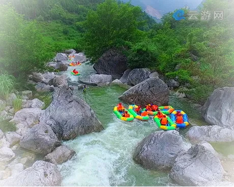 江油云锣山青龙峡漂流景区