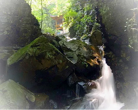 安吉藏龙百瀑风景区