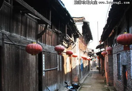 缙云河阳古村“八士门”内的直街