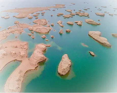 海西乌素特水上雅丹地质公园