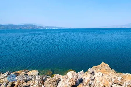 抚仙湖碧波荡漾的湖面