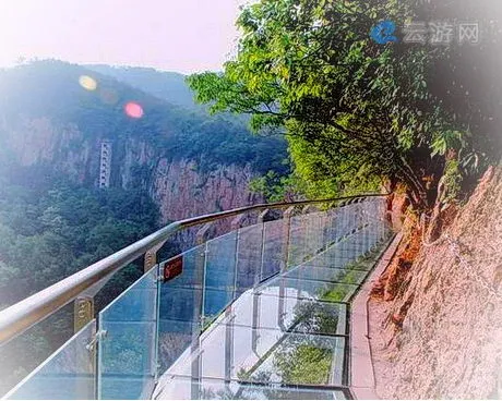 奉化徐凫岩玻璃栈道景区